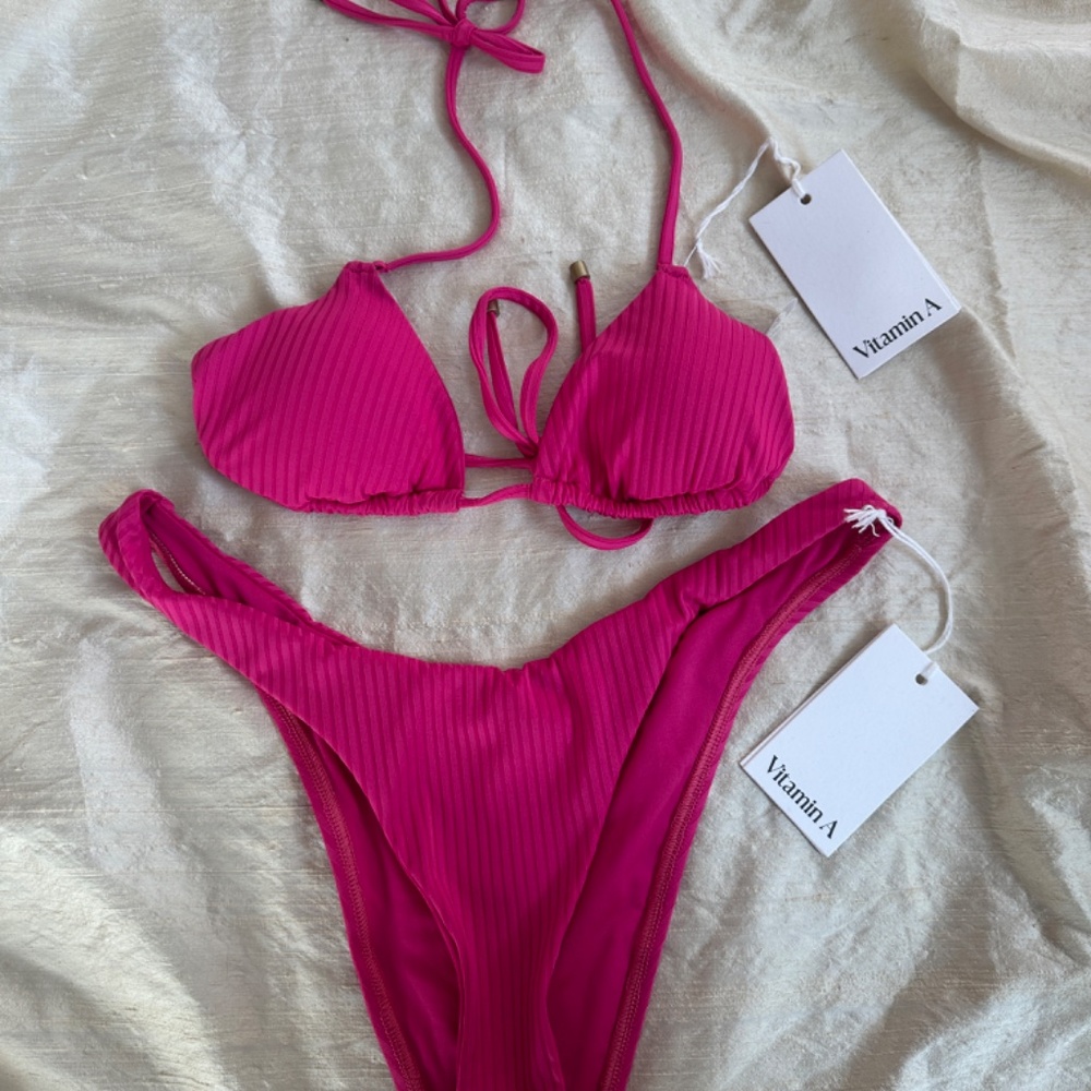 NWT Vitamin A Zinnia Ecorib Set Size Small top Large California Leg Bottoms